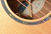 SC-13E Akustik-/E-Gitarre, Schalllochrand mit Binding und Tone-Reglern
