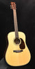 Martin akustische Dreadnought-Gitarre, Natural-Finish mit Schalloch und Steg