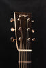 Gitarren-Kopfplatte mit Collings-Logo und Mechaniken, seitliche Ansicht