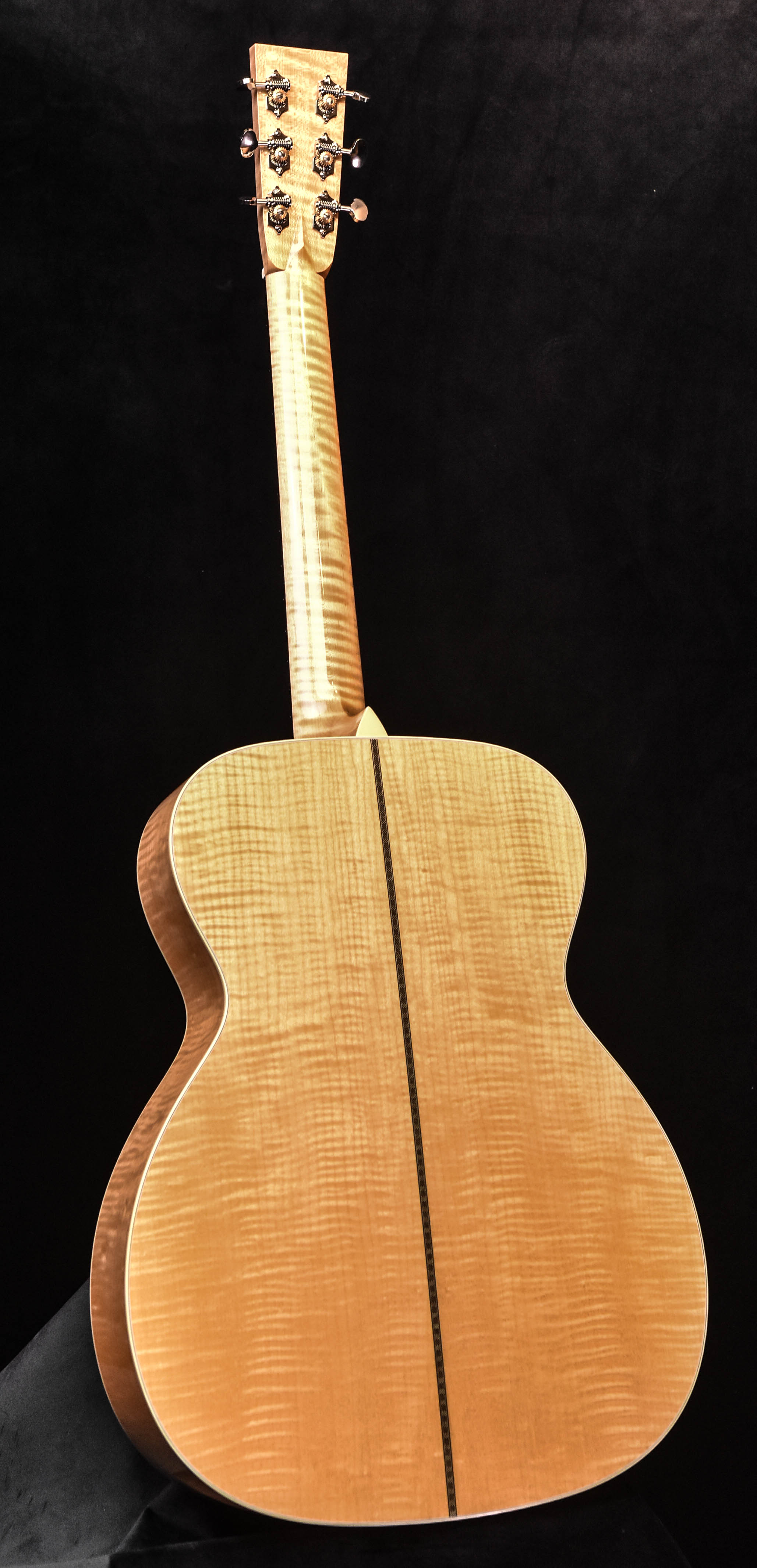Collings OM2H Baked Sitka Spruce top/ Flamed Maple back and Sides 1 3/
