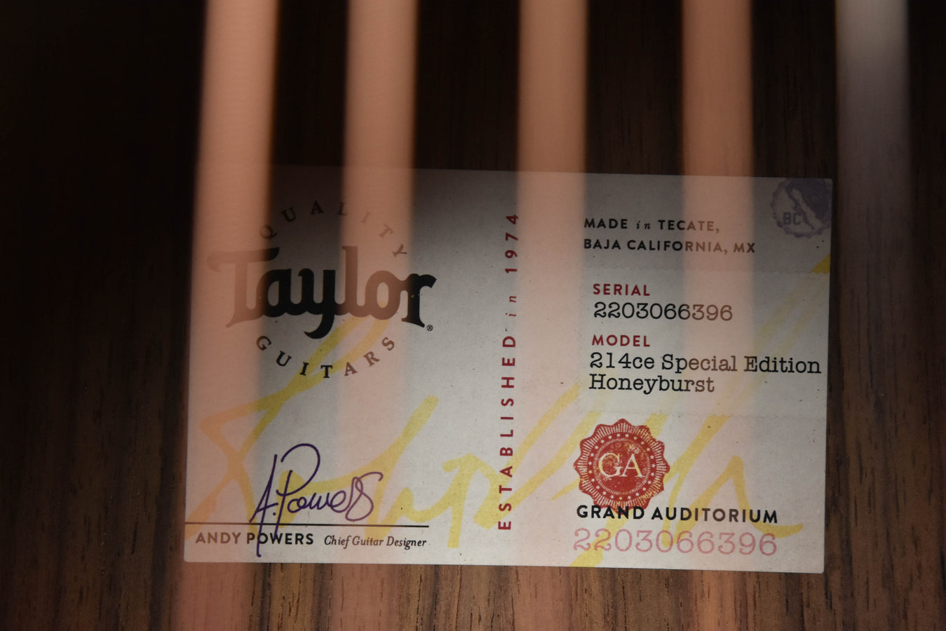 Label on guitar back plate: 214ce Special Edition Honeyburst