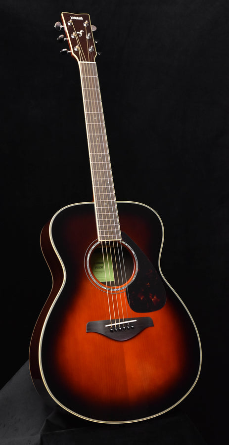 Yamaha FS830 acoustic guitar with sunburst finish, soundhole and bridge visible