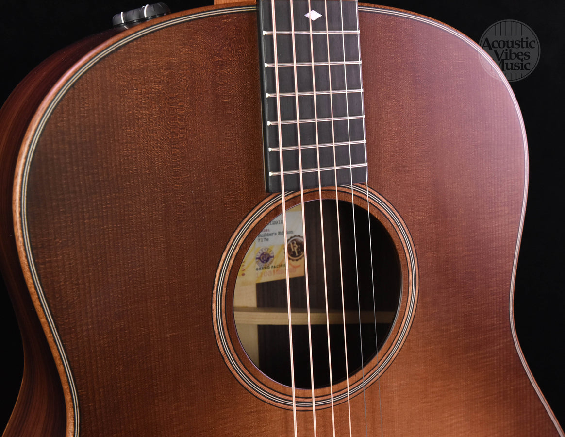 Taylor Builders Edition  717E WHB Sunburst Top V-Class