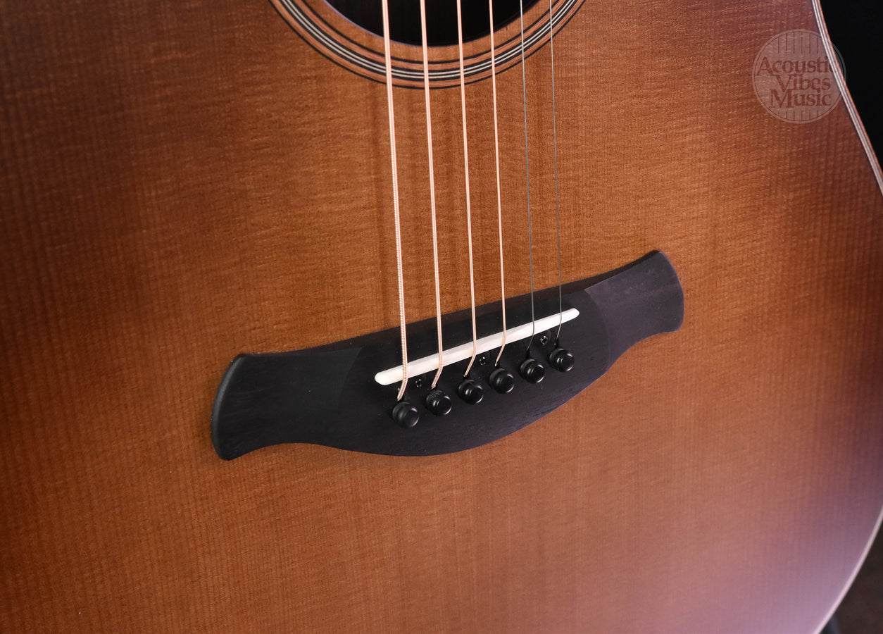 Taylor Builders Edition  717E WHB Sunburst Top V-Class