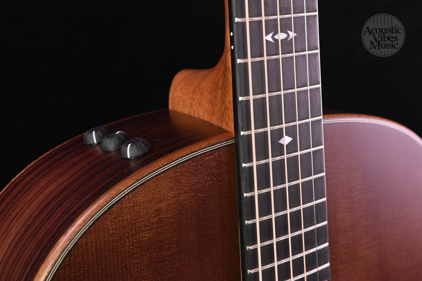 Taylor Builders Edition  717E WHB Sunburst Top V-Class