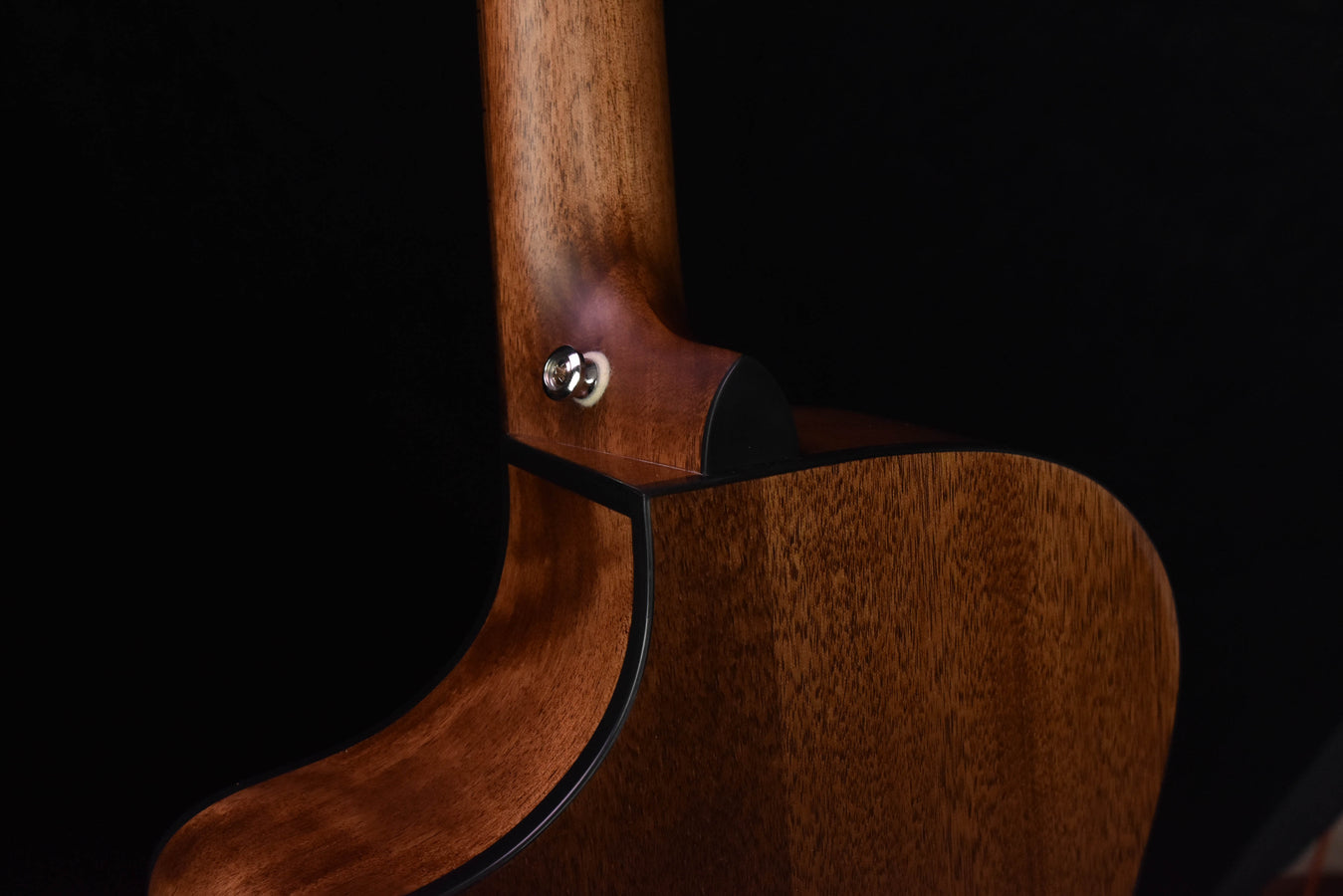 Breedlove Discovery Concertina CE Sitka Spruce and Mahogany