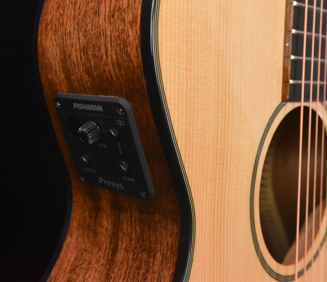 Breedlove Discovery Concertina CE Sitka Spruce and Mahogany