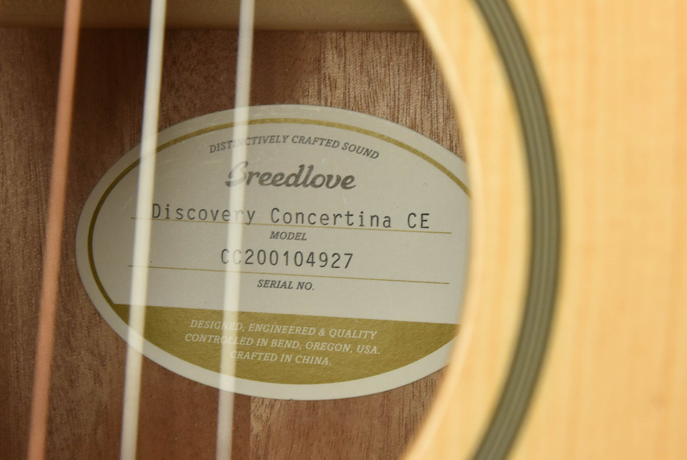 Breedlove Discovery Concertina CE Sitka Spruce and Mahogany