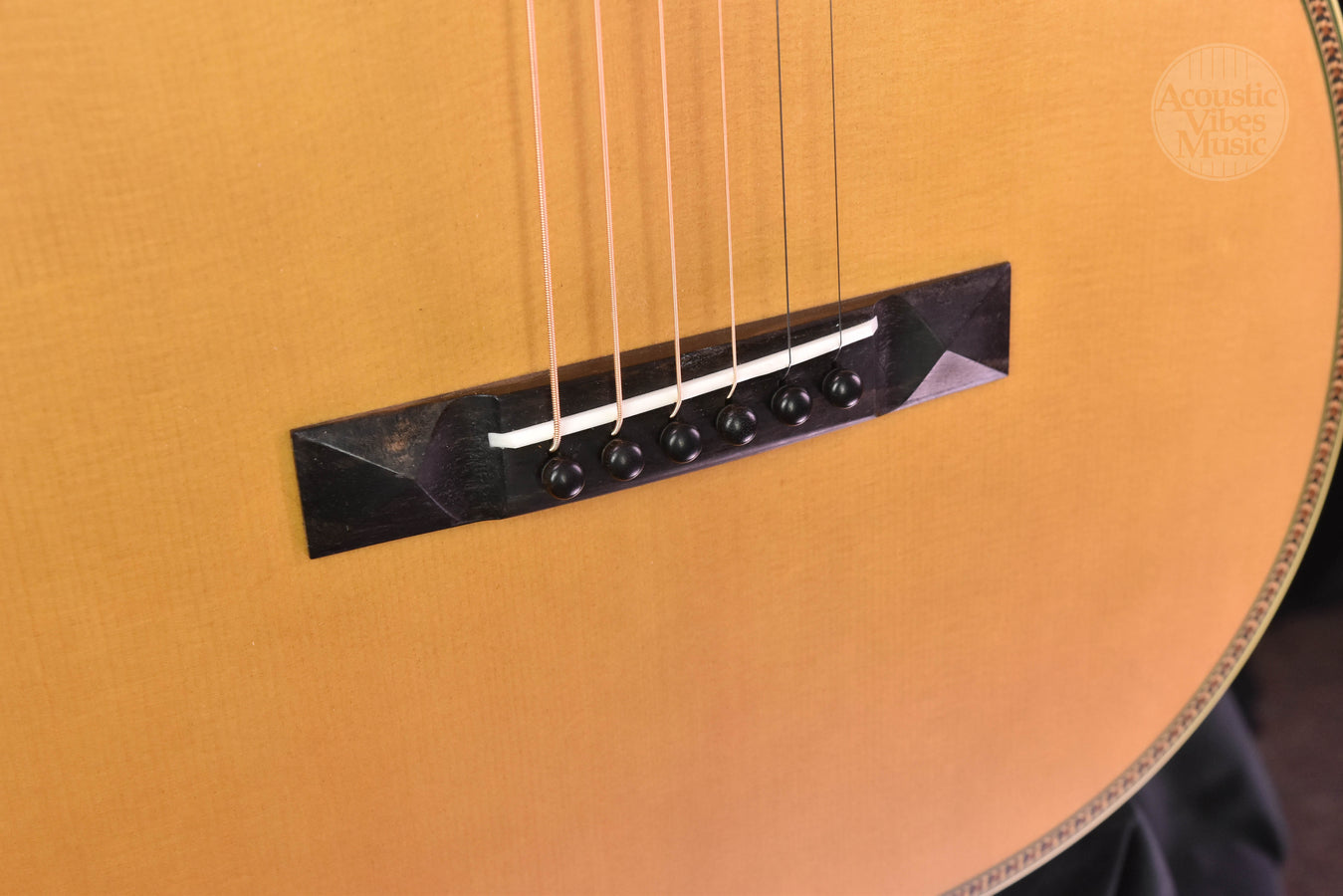 Waterloo WL-S Deluxe  Slotted Head Stock, Truss Rod with Case