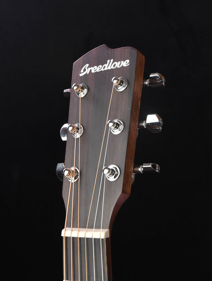 Breedlove Discovery Concertina Sunburst CE Sitka Spruce and Mahogany