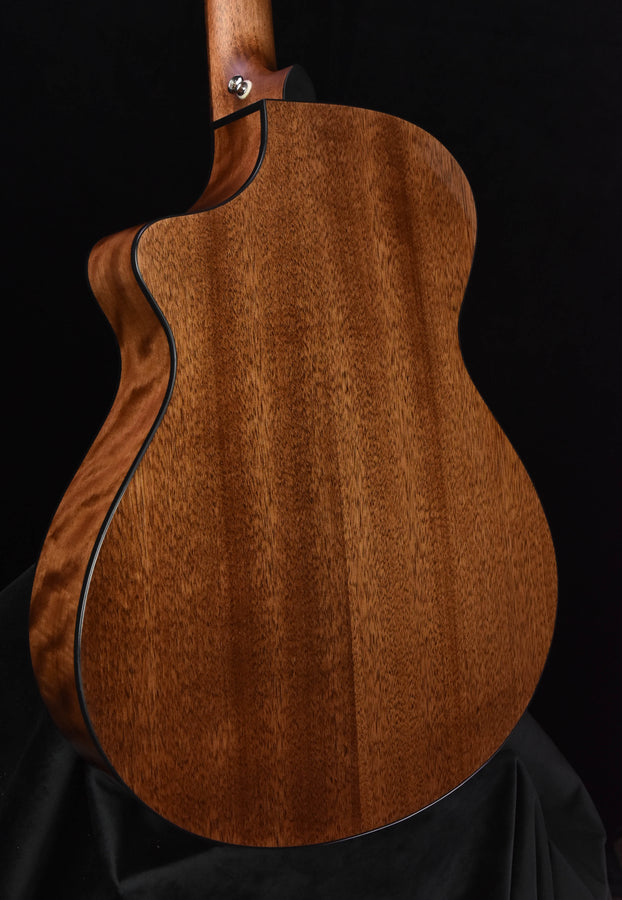 Breedlove Discovery Concertina CE Sitka Spruce and Mahogany