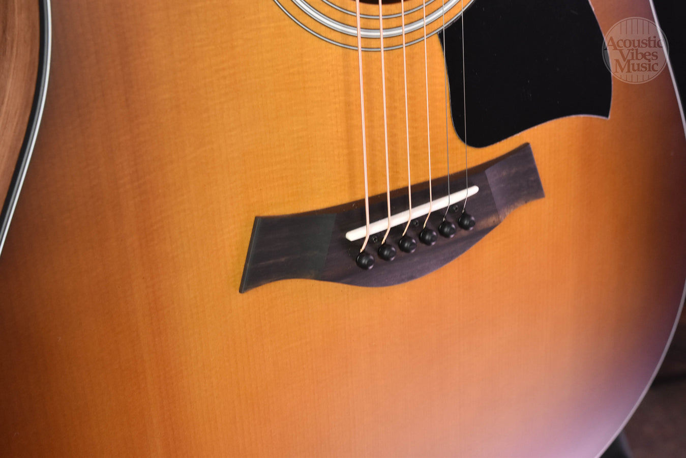 Taylor 110CE-SB Walnut/ Sitka Spruce,  Sunburst