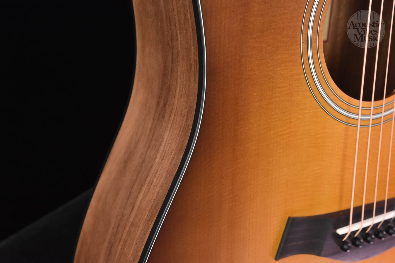 Taylor 110CE-SB Walnut/ Sitka Spruce,  Sunburst