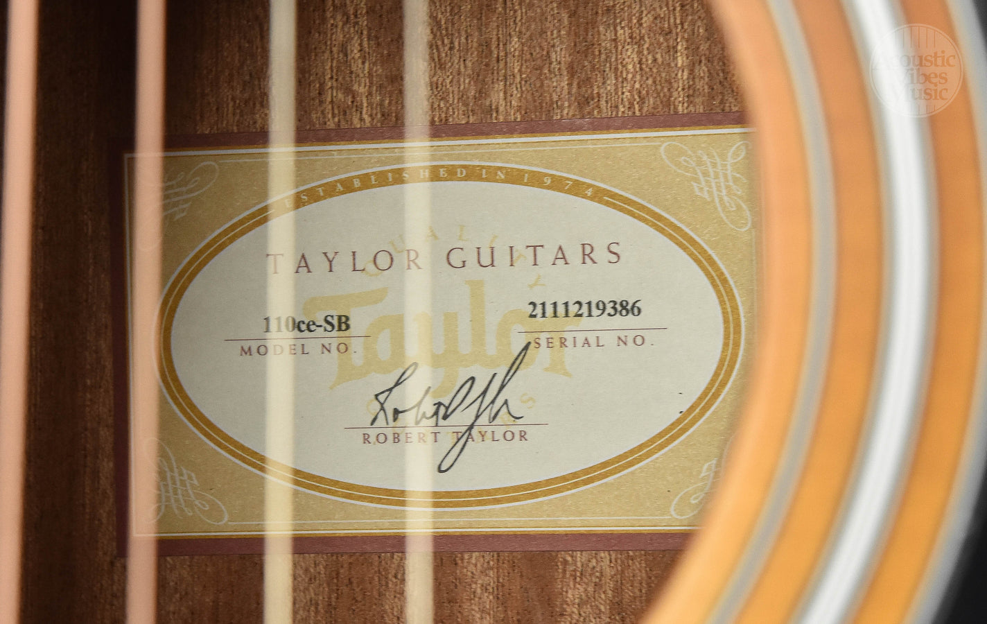 Taylor 110CE-SB Walnut/ Sitka Spruce,  Sunburst