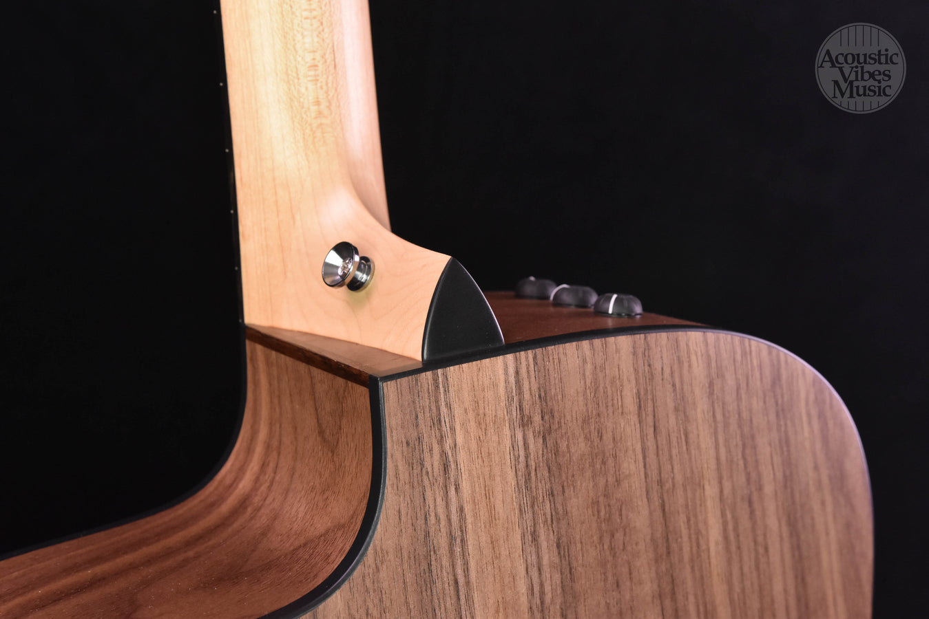 Taylor 110CE-SB Walnut/ Sitka Spruce,  Sunburst