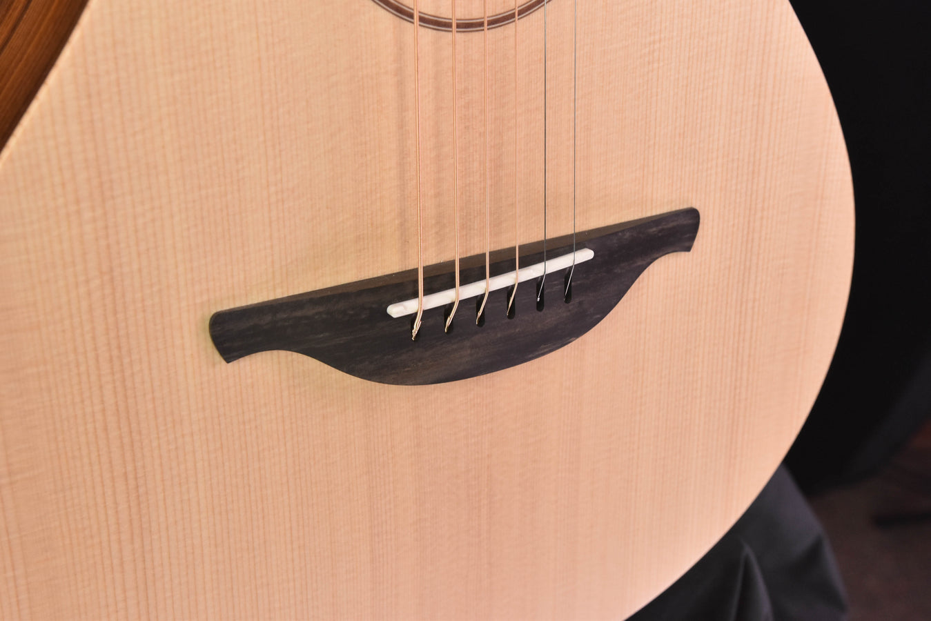 Sheeran by Lowden W02 Sitka Spruce/ Santos Rosewood LR Baggs Element VTC Pickup