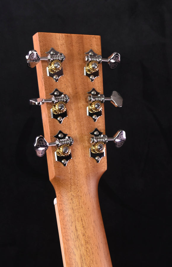 Larrivee Custom 000-40 All Mahogany Dancer Headstock Inlay, Presentation Fretboard inlay