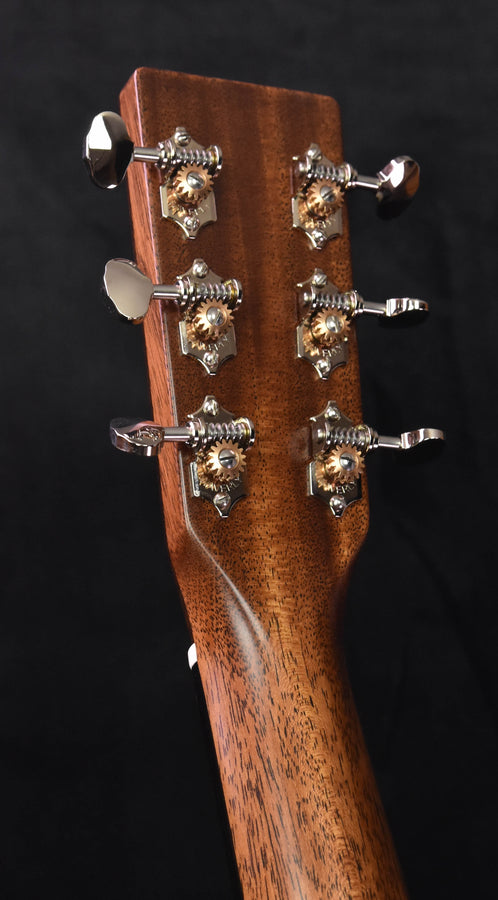 Bourgeois OMC Generations AT Adirondack Spruce and Mahogany