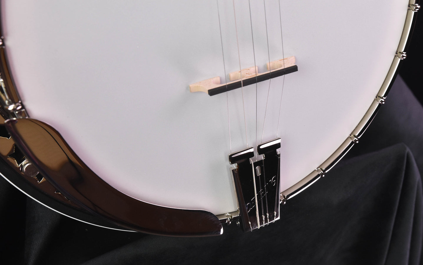 Deering White Lotus five string Banjo