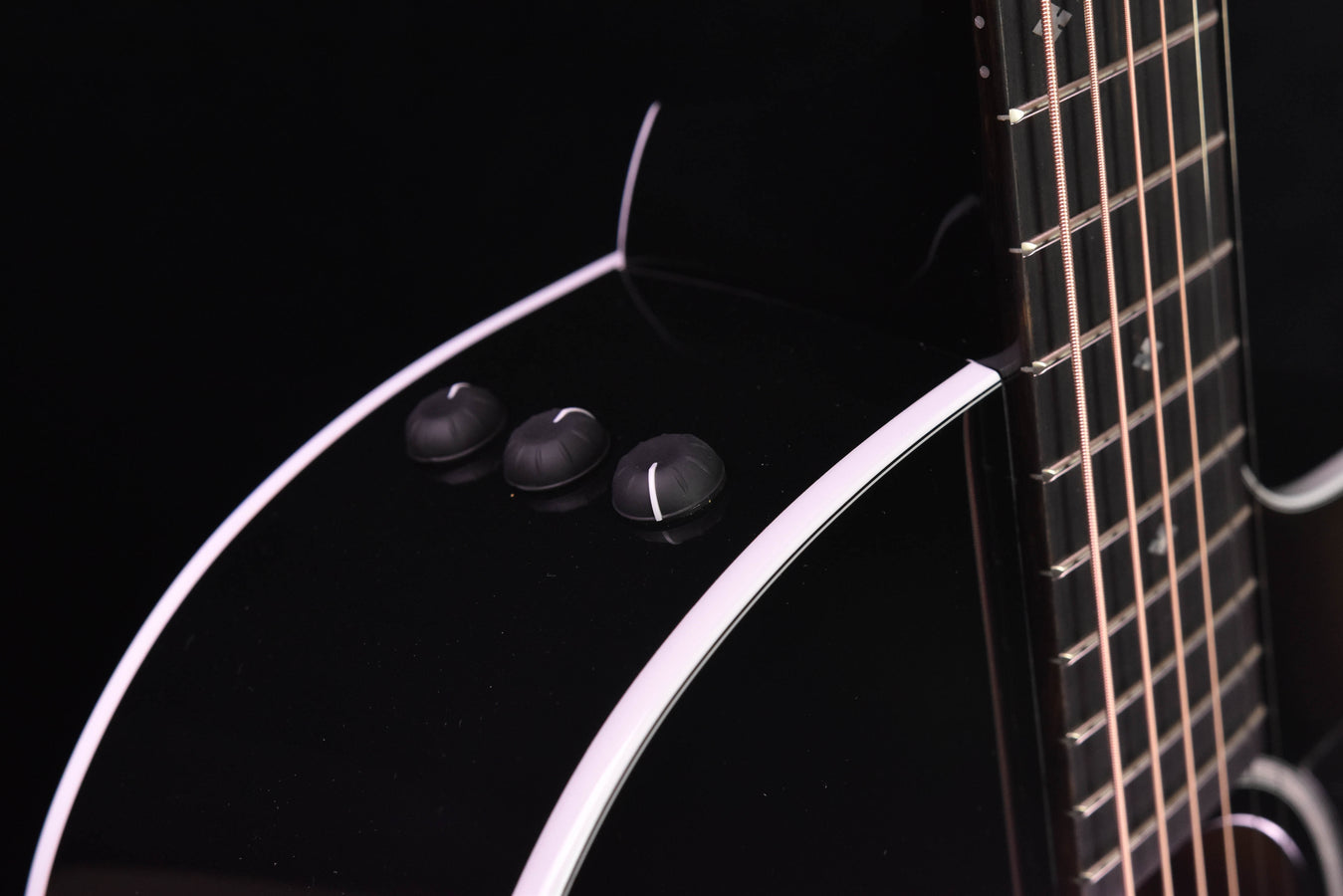 Taylor 214CE-BLK DLX- Sitka Spruce and Maple, Grand Auditorium