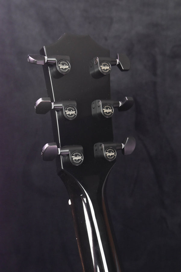 Taylor 214CE-BLK DLX- Sitka Spruce and Maple, Grand Auditorium