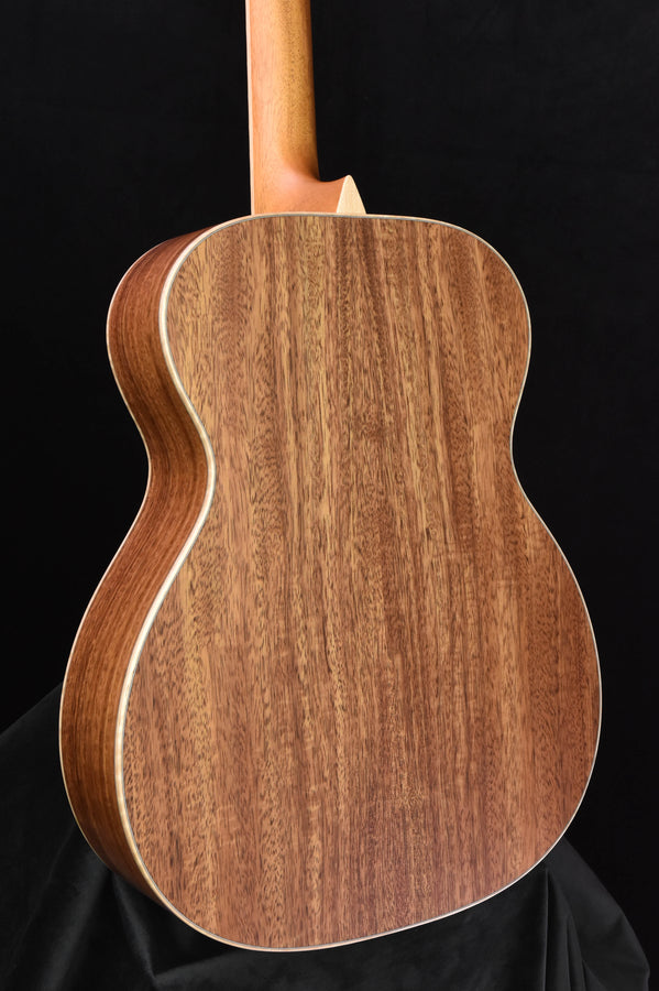 Larrivee OM-03-BH Bhilwara and Alpine Moon Spruce Top
