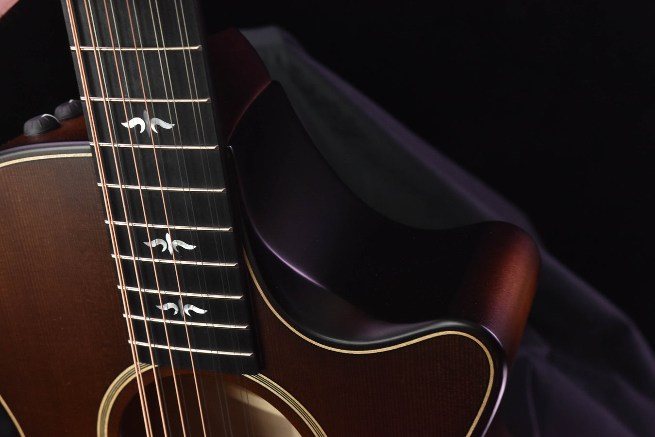 Taylor 652CE Builder's Edition V Class Western Honey Burst 12 String