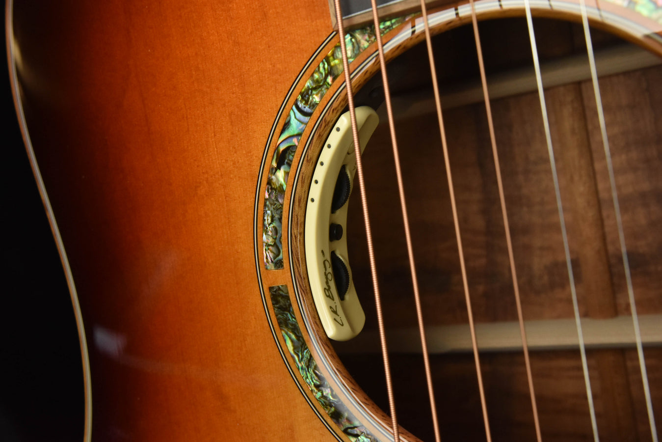 Breedlove Masterclass Drednought Carmel Burst E Bearclaw Sitka/ Koa- Discontined 2017 Model