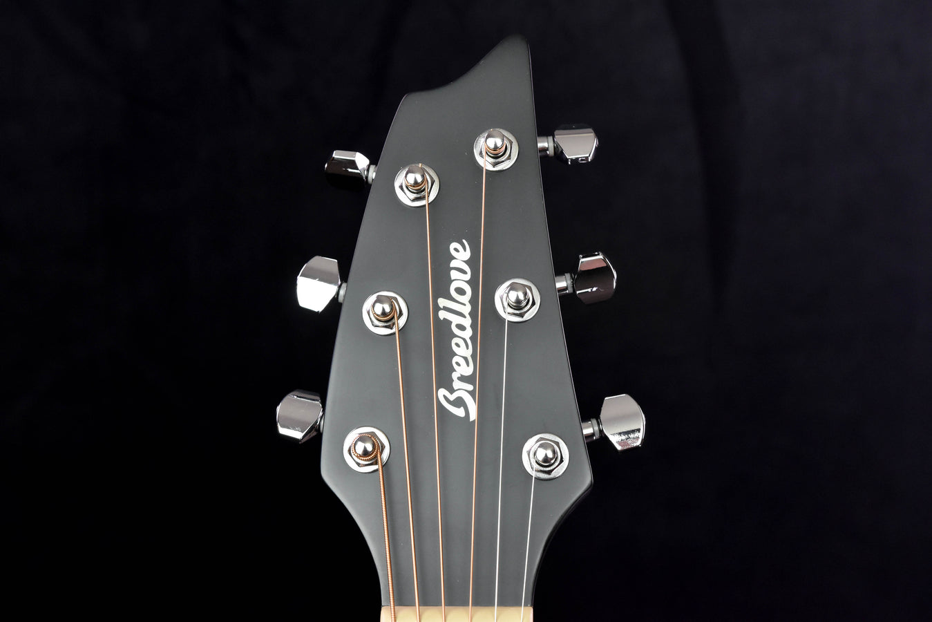 Breedlove Discovery Concert Satin Black CE Sitka/ Mahogany