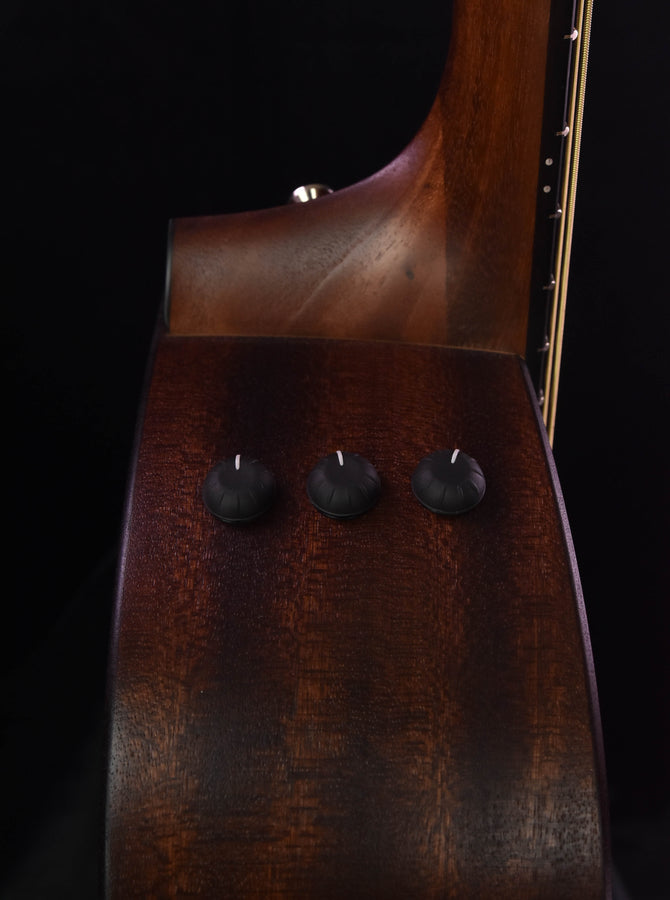 Taylor AD27E "American Dream" Sapele/Mahogany with ES2 Electronics with Aero Case