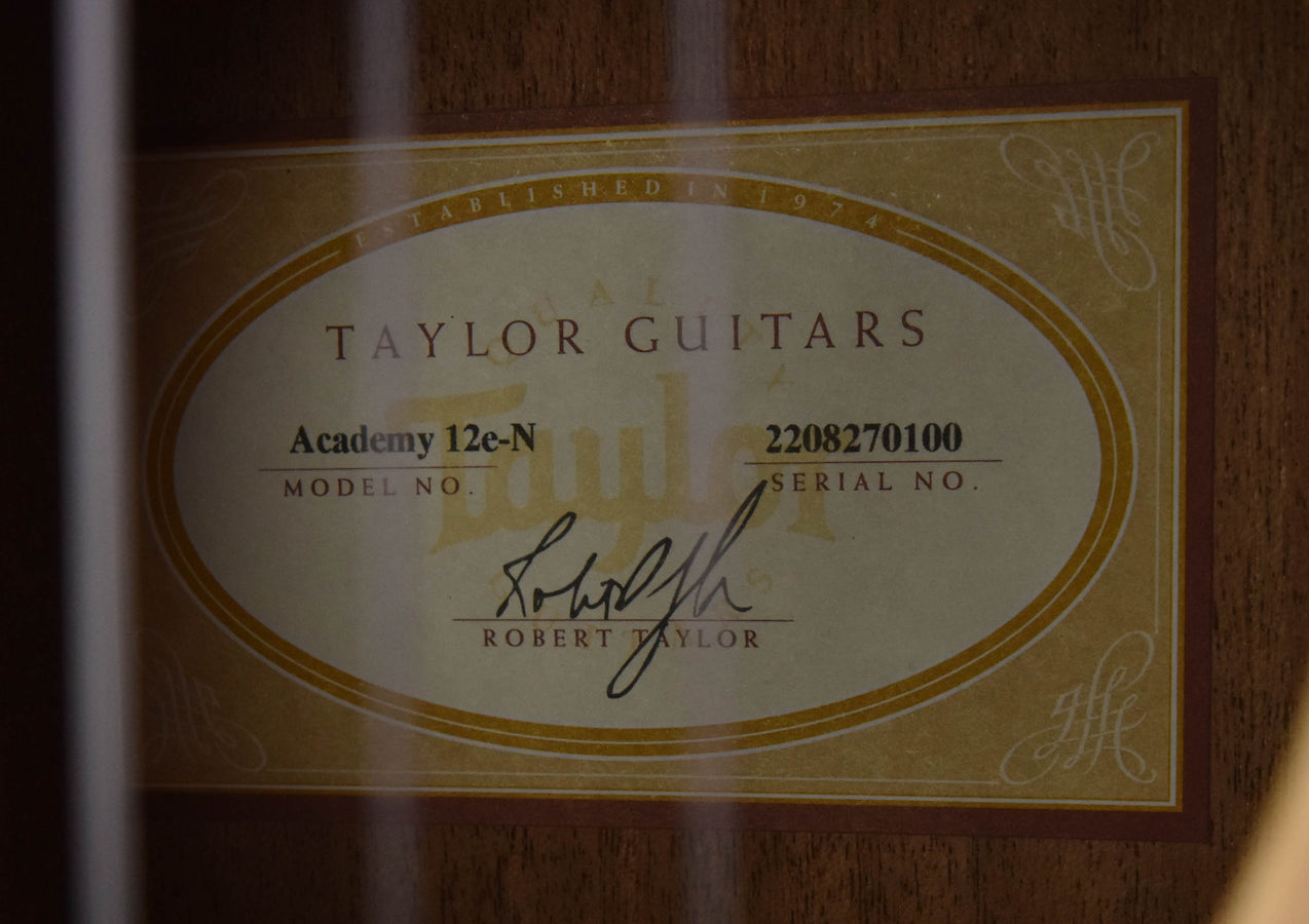 Taylor Academy 12e-N Nylon String Crossover