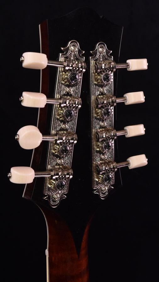 Collings MT2-O Cream top mandolin Oval Hole with Pickguard