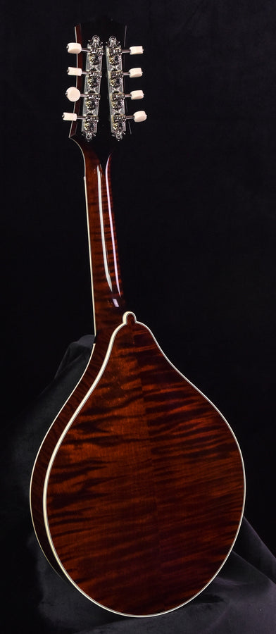 Collings MT2-O Cream top mandolin Oval Hole with Pickguard