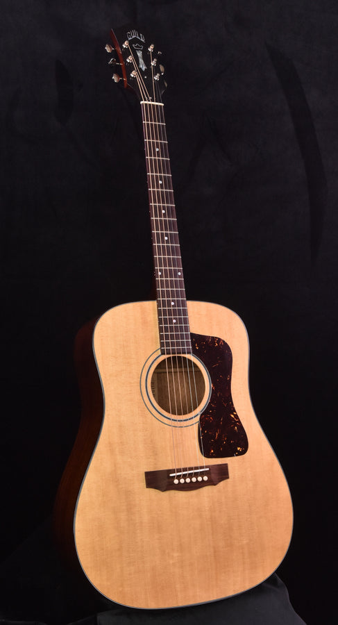 Guild D-40 Traditional- Natural Finish