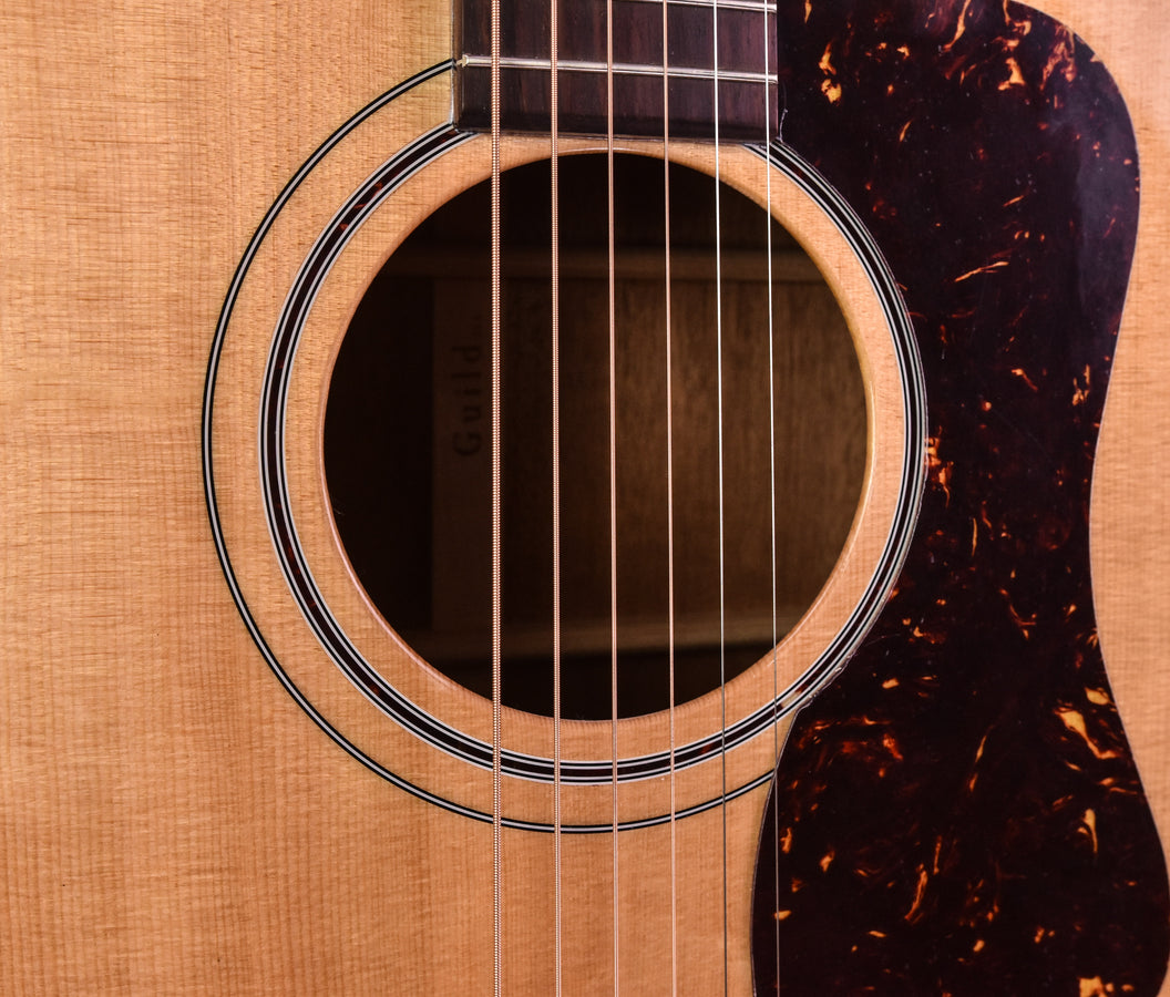 Guild D-40 Traditional- Natural Finish