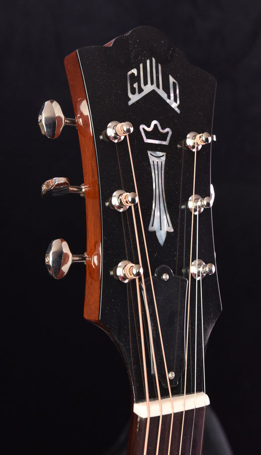Guild D-40 Traditional- Natural Finish
