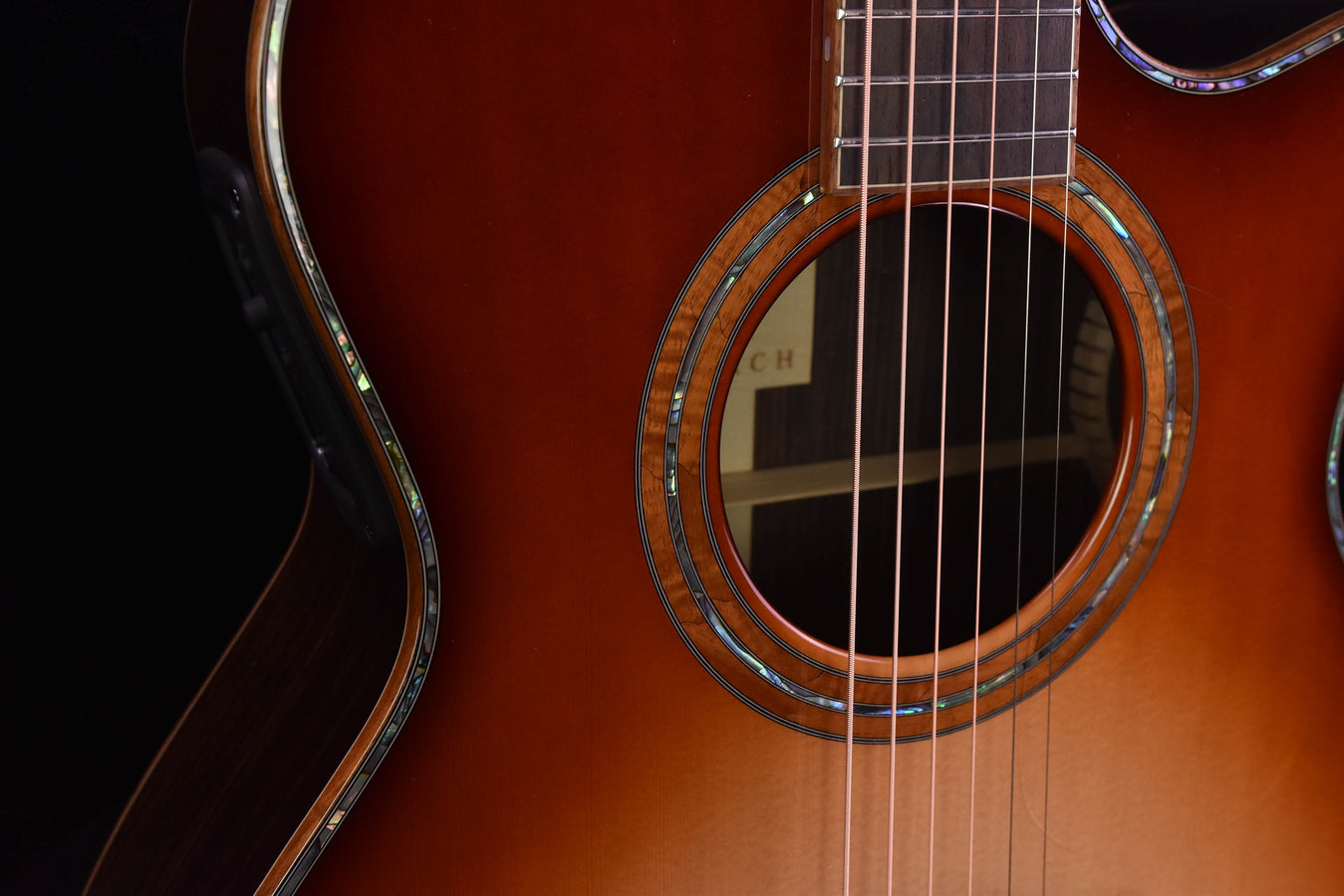 Furch Master's Choice Red Series Grand Auditorium Cutaway Sunburst Sitka Spruce Top/ Indian Rosewood Back and Sides SPA Pickup Sunburst
