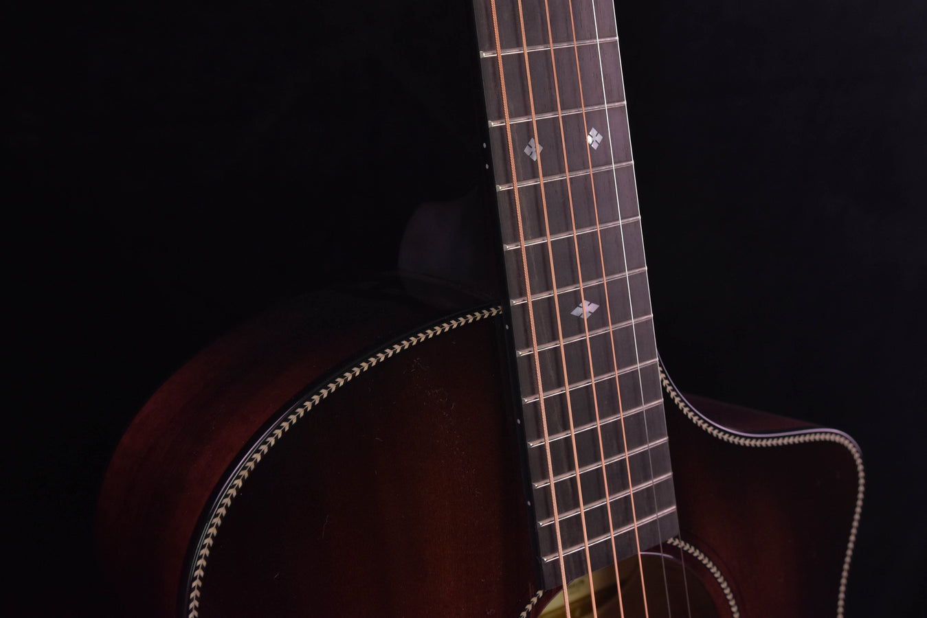 Breedlove Oregon Concert Black Cherry CE LTD