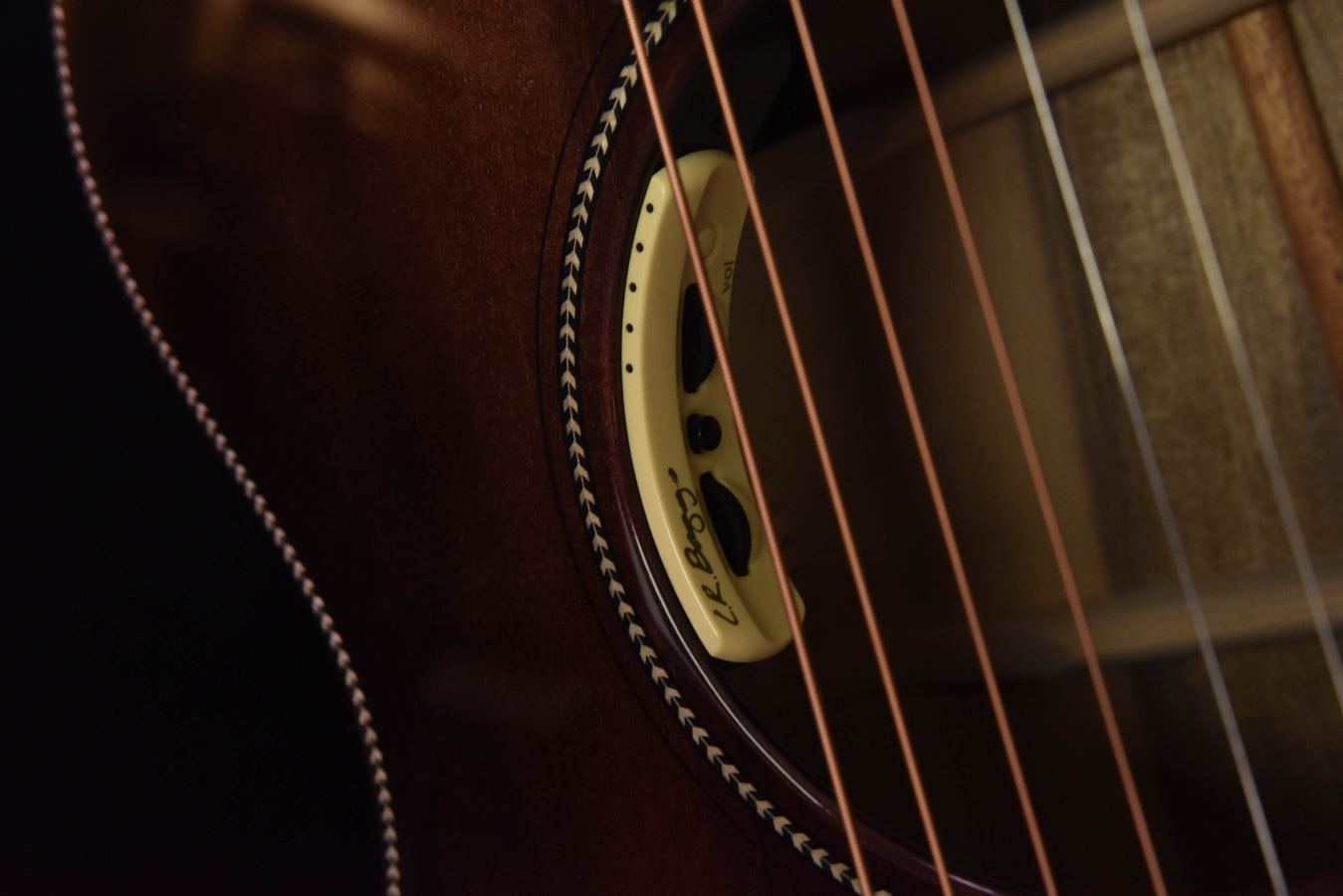 Breedlove Oregon Concert Black Cherry CE LTD