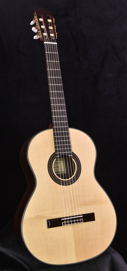 Hill New World Player Classical Solid Spruce Top 650MM Scale with Case