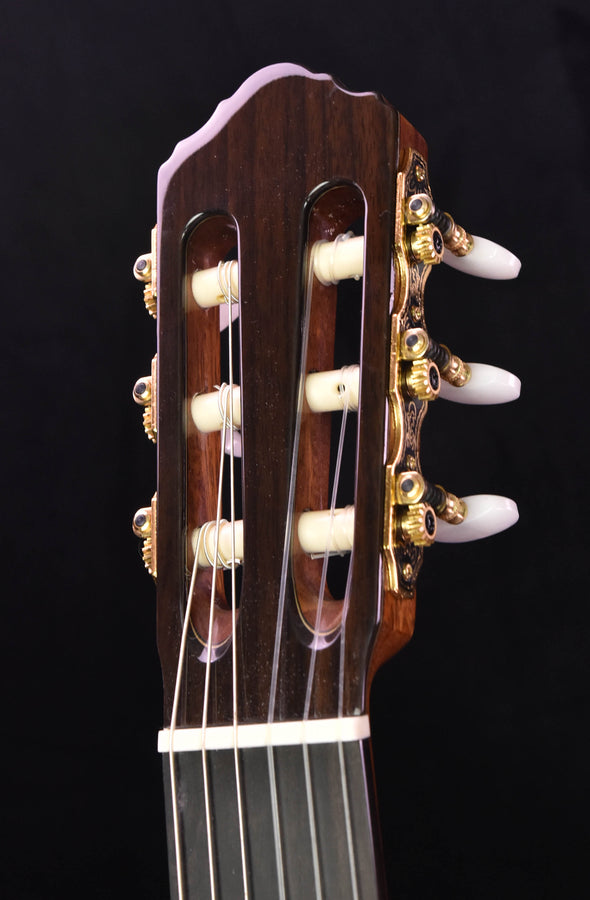 Hill New World Player Classical Solid Spruce Top 650MM Scale with Case