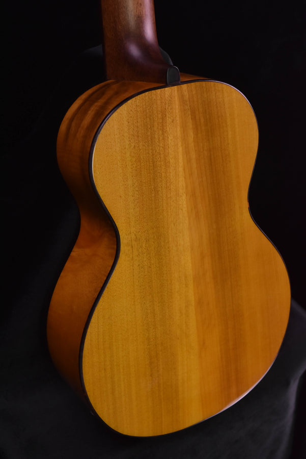 Breedlove Lu'au Concert Ukulele Natural Shadow E Sitka Spruce/ Myrtlewood