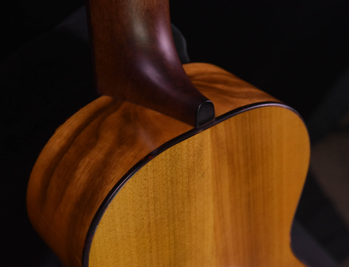 Breedlove Lu'au Concert Ukulele Natural Shadow E Sitka Spruce/ Myrtlewood