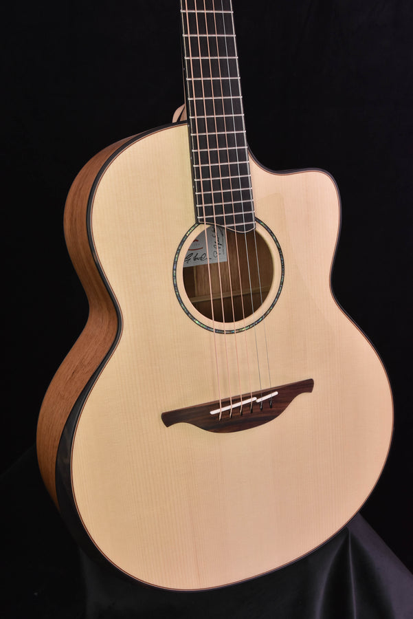 Lowden Pierre Bensusan Signature Model