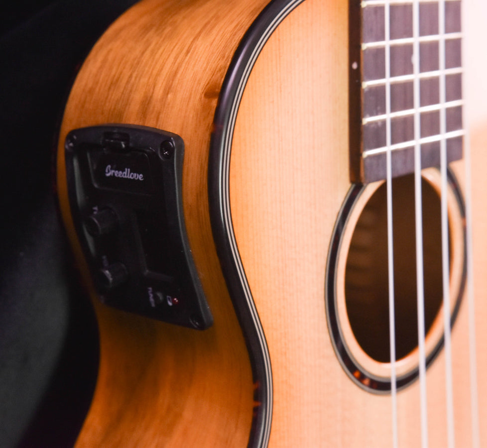 Breedlove Lu'au Concert Ukulelel Natural Shadow E Sitka Spruce/ Myrtlewood