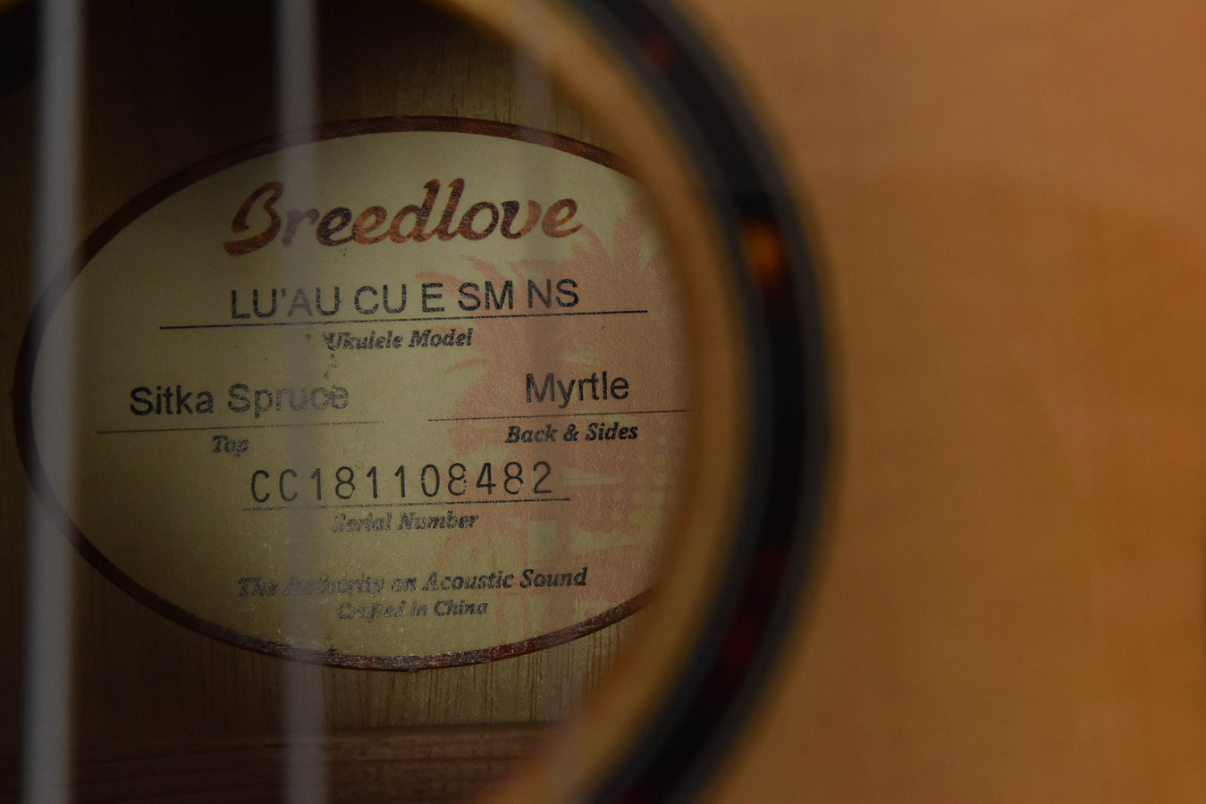 Breedlove Lu'au Concert Ukulelel Natural Shadow E Sitka Spruce/ Myrtlewood