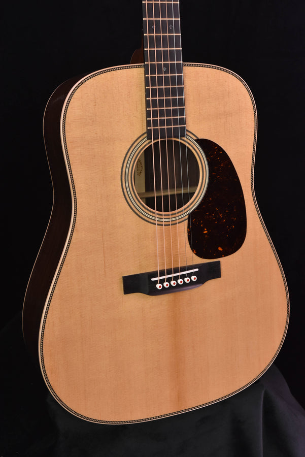 Martin D-28 Modern Deluxe