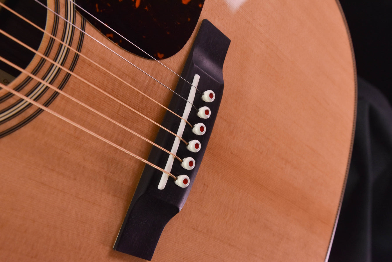 Martin D-28 Modern Deluxe