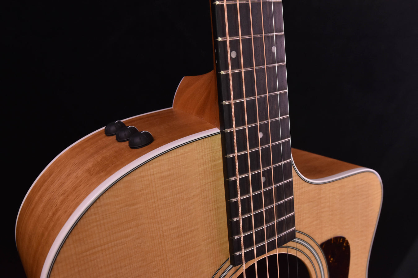 Used Taylor 214CE- 2019