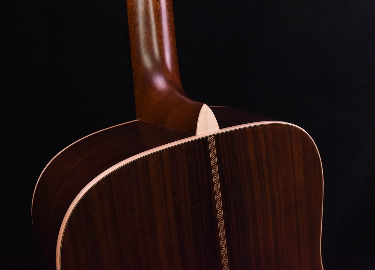 Martin D-28 Modern Deluxe